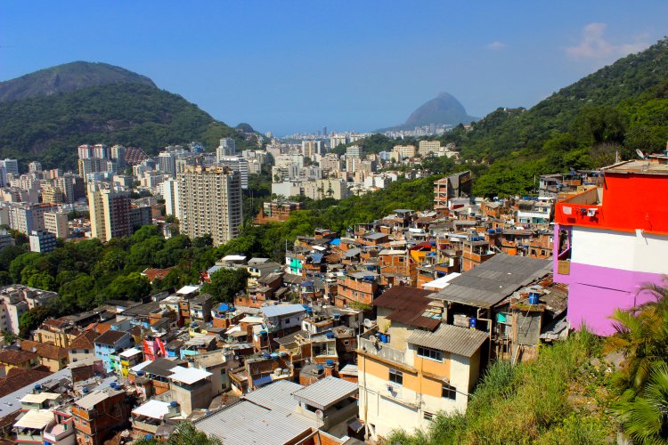 Trabalho sobre as Favelas e Urbanização