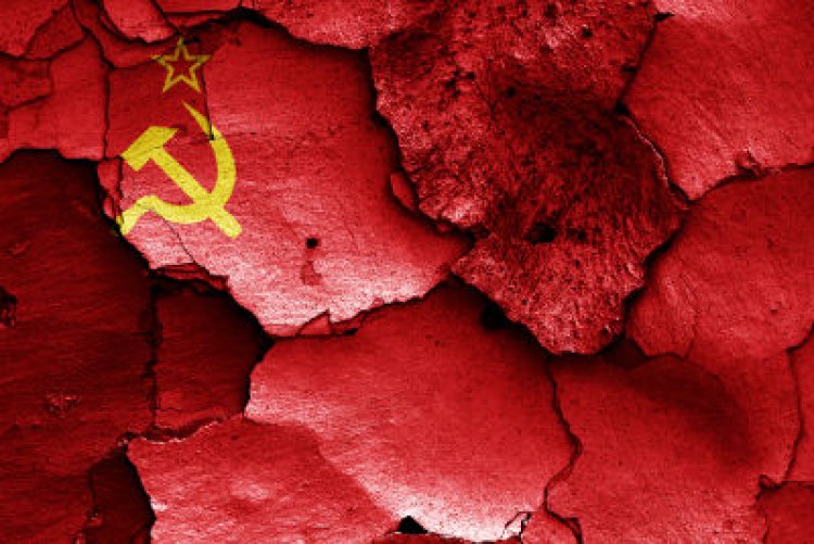 Resumo sobre o Declínio da URSS (Evolução Política)